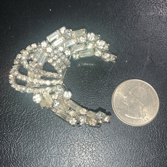 Vintage .. Kramer of New York Ice Clear Crystal Rhinestone Brooch w/ Baguettes - Picture 9 of 9